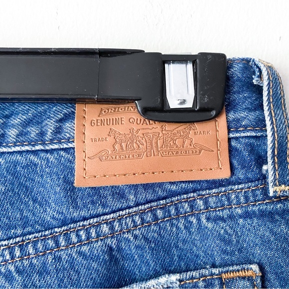 Levi's Vintage-Inspired Medium Wash Contemporary Wedgie Fit Ankle Jeans US 28 - Picture 7 of 10